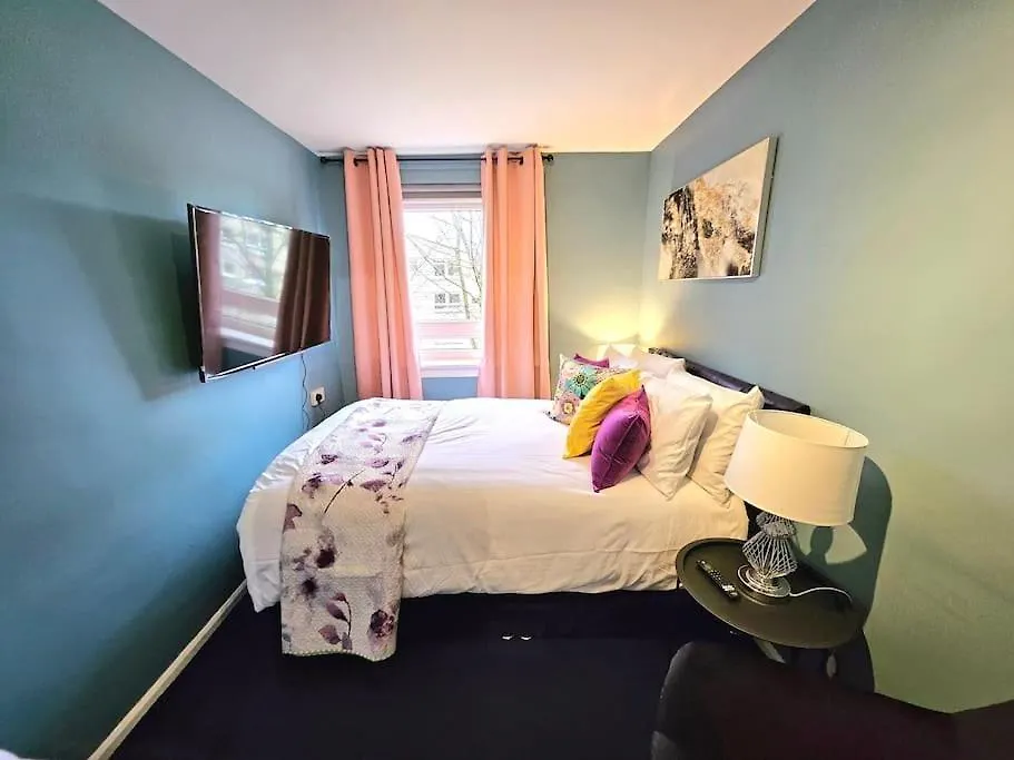 Lovely 3 Bedroom Apartment By Sensational Stay Short Lets & Service Accommodation With 6 Beds Edinburgh
