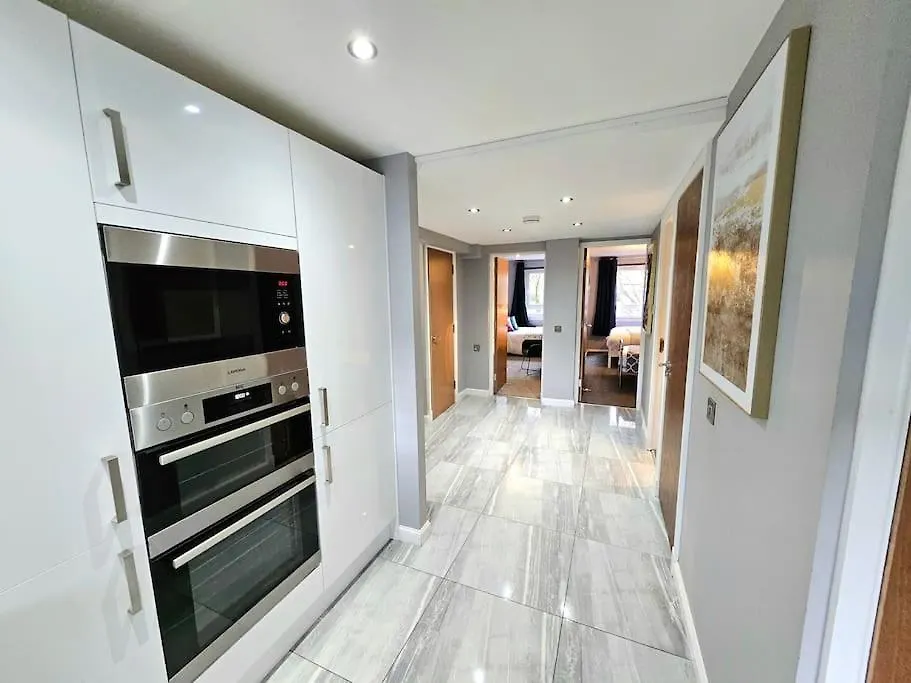 Lovely 3 Bedroom Apartment By Sensational Stay Short Lets & Service Accommodation With 6 Beds Edinburgh