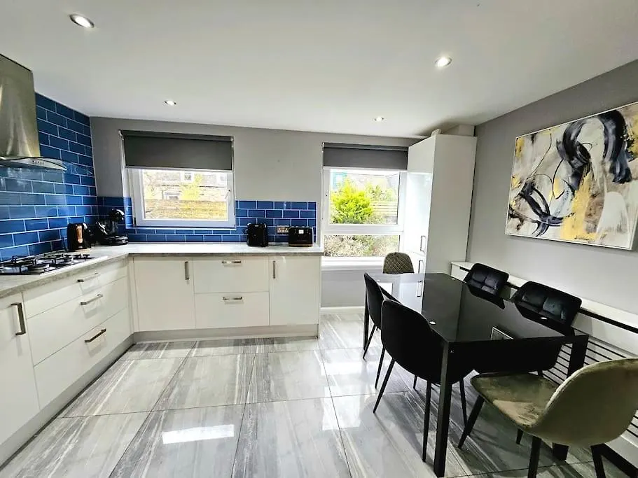 Lovely 3 Bedroom Apartment By Sensational Stay Short Lets & Service Accommodation With 6 Beds Edinburgh 0*,