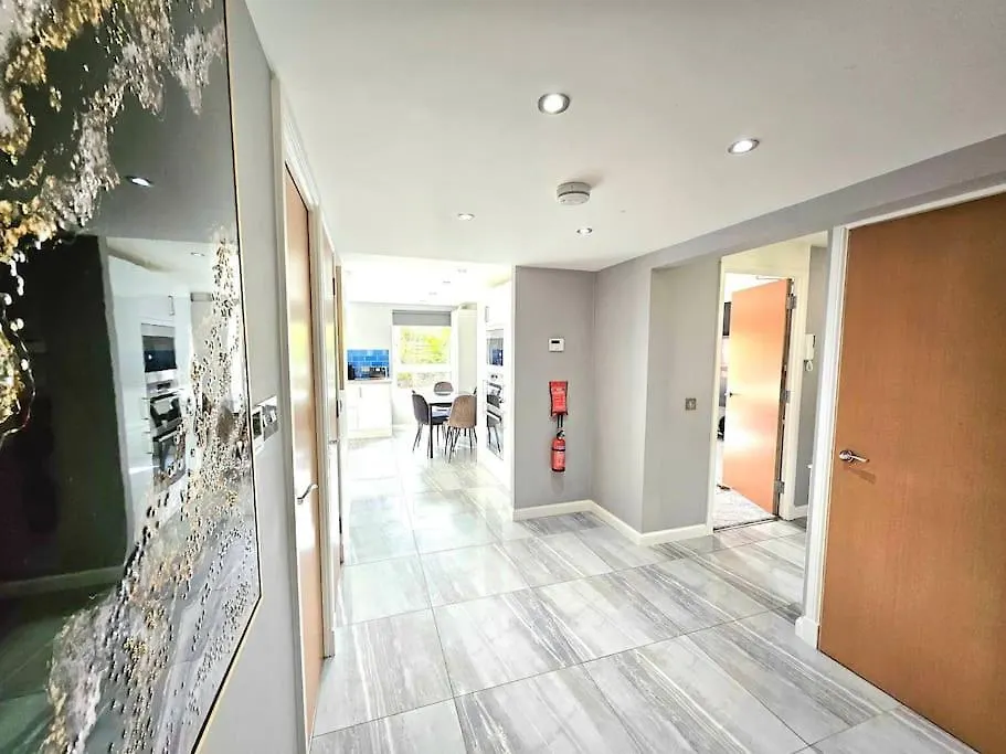 Lovely 3 Bedroom Apartment By Sensational Stay Short Lets & Service Accommodation With 6 Beds Edinburgh