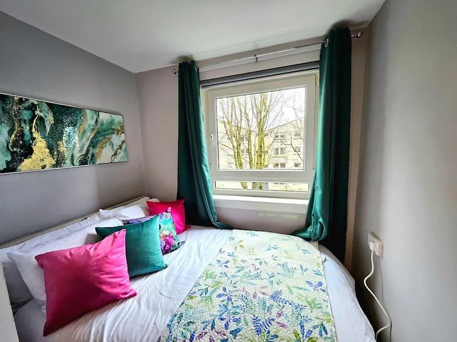 Lovely 3 Bedroom Apartment By Sensational Stay Short Lets & Service Accommodation With 6 Beds Edinburgh 0*,